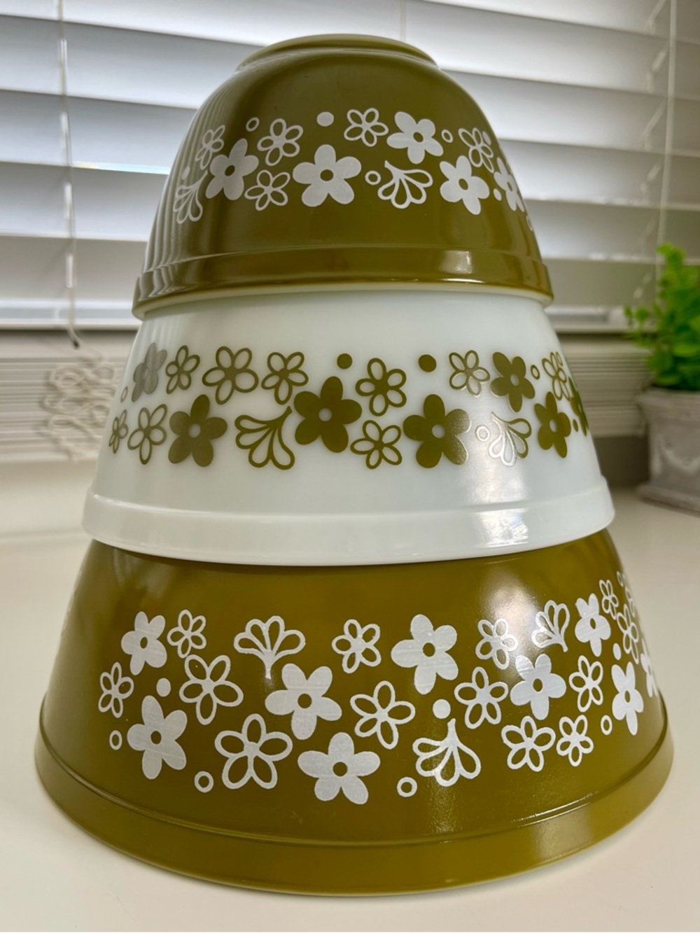 Set of 3 Vintage Pyrex Crazy Daisy Spring Blossom Nesting Bowls #401, #402, #403